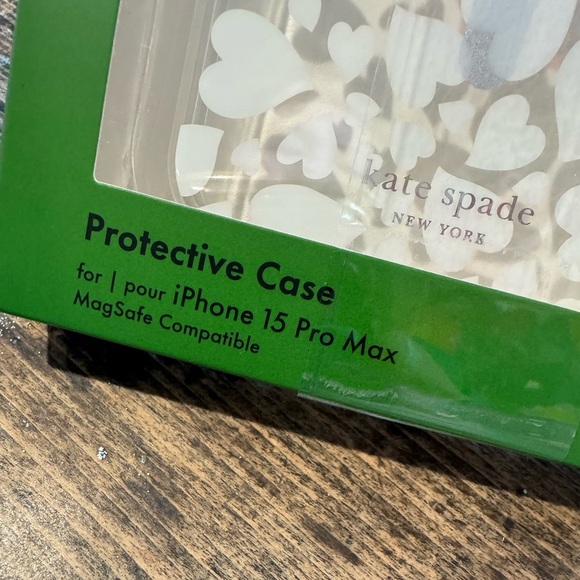 kate spade White Heart iPhone 15 pro max Case- pretty and practical🤍zoom in🤍 - Picture 3 of 6